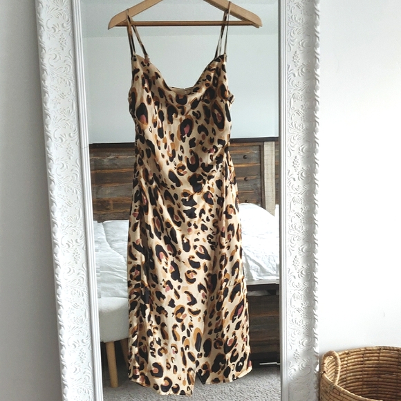 Boutique Dresses & Skirts - 🆕 Silky Leopard print dress
